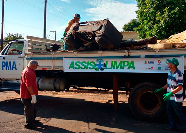 Divulgação - Caminhão irá recolher materiais inservíveis, que devem ser colocados na calçada
