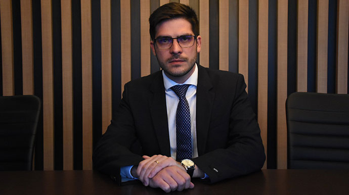Vinícios Cardozo é advogado criminalista, especialista em Direito e Processo Penal e em Ciências Criminais
