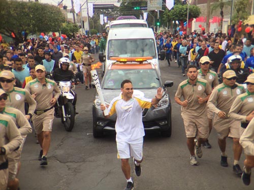 Emoção marca passagem da Tocha Olímpica por Paraguaçu Paulista