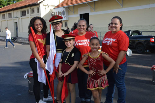 Divulgação - Fanfarra da Escola Lourdes Pereira reúne três gerações durante desfile no Aniversário de Assis