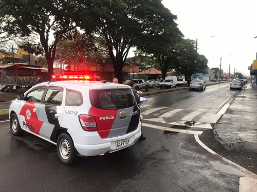 AssisCity - Acidente com moto e carro na Avenida Dom Antônio em Assis