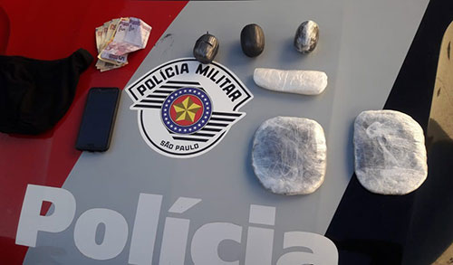 Divulgação G1 - Cocaína, haxixe, celular e dinheiro apreendidos