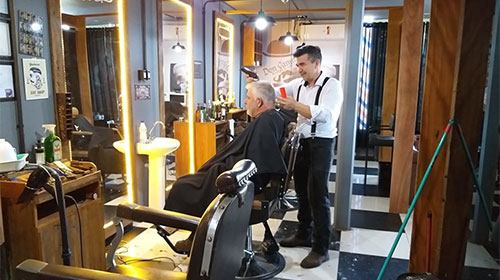 AssisCity - A barbearia oferece todos os atendimentos para homens