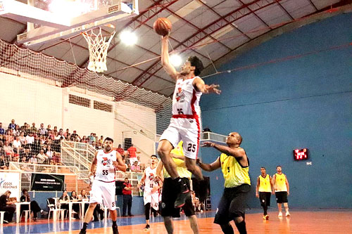 Divulgação - Na semifinal, Conti Assis Basket enfrentou Dracena e venceu com o placar final de 90 x 42
