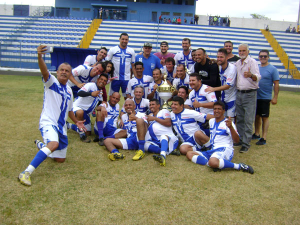 Divulgação - Desportiva comemora o titulo de campeã da Copa Máster 2019