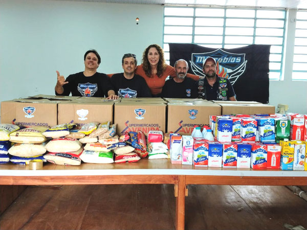 Divulgação - Alimentos e cestas básicas foram arrecadadas durante a 9ª edição da Costelada do Micróbios Motoclube
