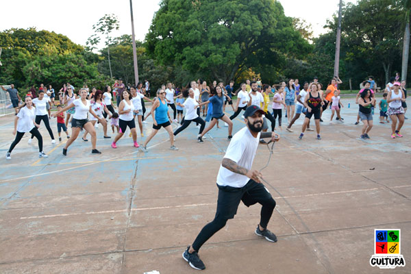 Divulgação - Aulão Dance Hits com o professor Cris Borges é neste domingo, a partir das 16h