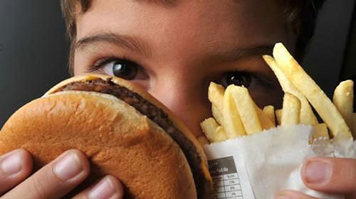 Marcello Casal Jr./Agência Brasil - OMS aponta que 41 milhões de crianças menores de cinco anos estejam acima do peso