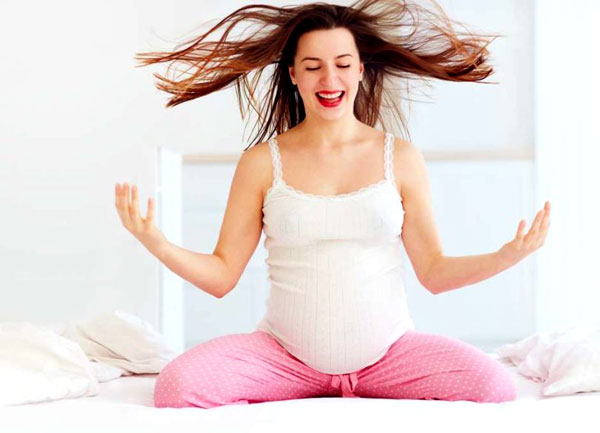 Divulgação - Durante a gravidez, a mulher pode identificar alterações na pele e no cabelo devido às alterações hormonais