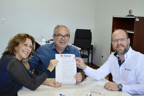 Divulgação - Provedora Telma Spera, presidente da FEMA, Arildo de Almeida, e diretor executivo da FEMA, Eduardo Augusto Vella Gonçalves durante assinatura desta parceria