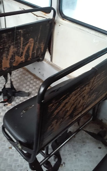 Divulgação - Ônibus escolar foi flagrado em péssimas condições na cidade de Echaporã