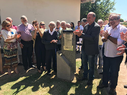 AssisCity - O prefeito José Fernandes e o Monsenhor Floriano descerraram a placa que dá início aos trabalhos