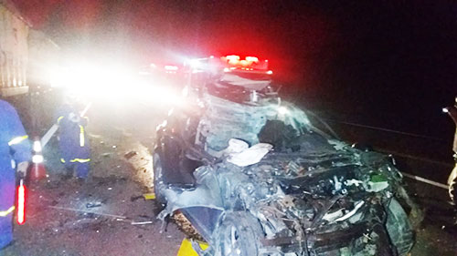 PM Rodoviária - Com a batida, o carro teve sua frente completamente destruída