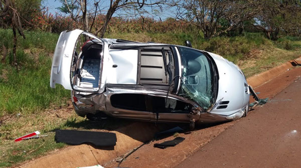 Divulgação - Veículo capotou na Rodovia Nelson Leopoldino em Palmital