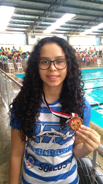 Divulgação - Atleta de Ana Luiza de Lima Cardoso conquistou o bronze nos 100 metros nado costas categoria B