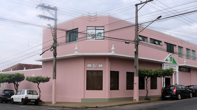 O cursinho COC Pré-Vestibulares fica localizado na sede da escola, na Rua José Viêira da Cunha e Silva, 514, esquina com a Capitão Assis