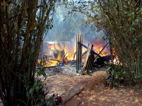 Arquivo Pessoal - Casa foi destruída pelo fogo e família perdeu tudo