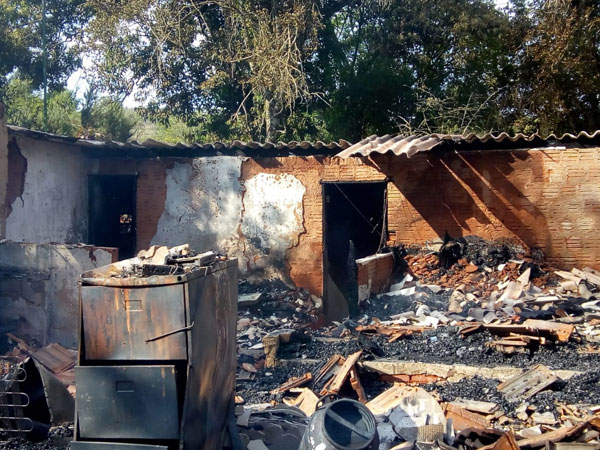 Arquivo Pessoal - Família pede doações de roupas, móveis e mantimentos após perder tudo no incêndio