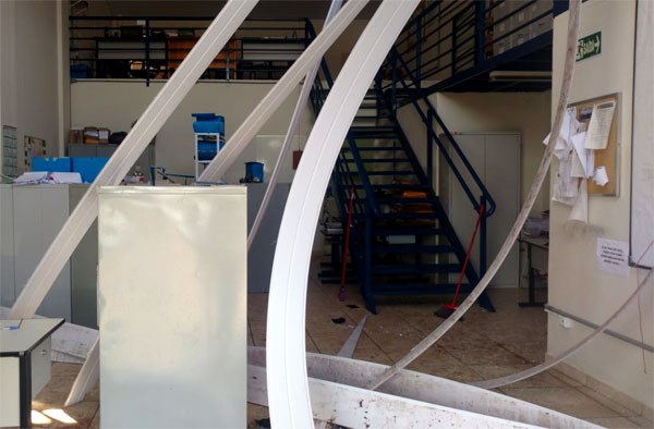 Divulgação - Sala da Vigilância Sanitária foi destelhada após ventania em Assis
