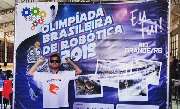 divulgação - O professor Diogo Lamotta Resino foi voluntário na etapa nacional da 13ª Olimpíada Brasileira de Robótica em Rio Grande