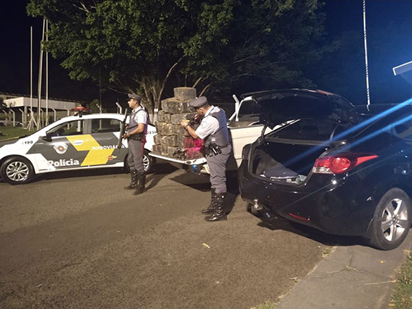 PM Rodoviária - A droga estava escondida em uma caminhonete com placas de Campinas