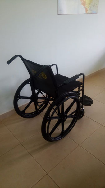 Divulgação - Cadeira de rodas será entregue à APAE pelo Corpo de Bombeiros de Assis