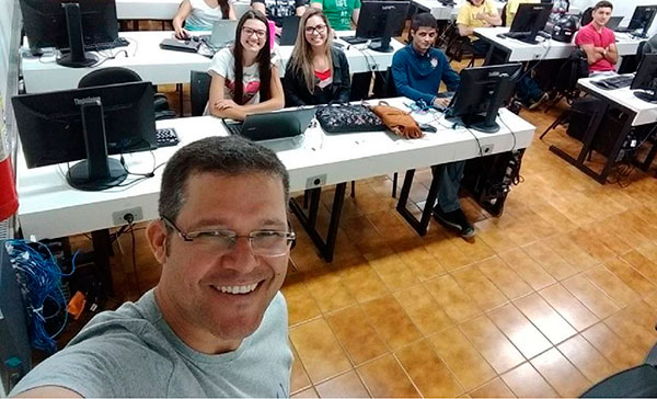Divulgação - Professor mestre Fábio Eder Cardoso, docente da FEMA no curso de Ciências da Computação