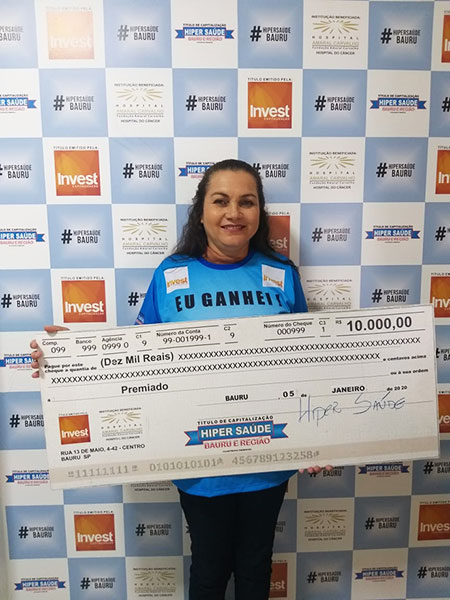 Divulgação - Nilcéia Pereira da Silva Santos, de Cândido Mota, ganhou R$10 mil no sorteio deste domingo do Hiper Saúde Bauru