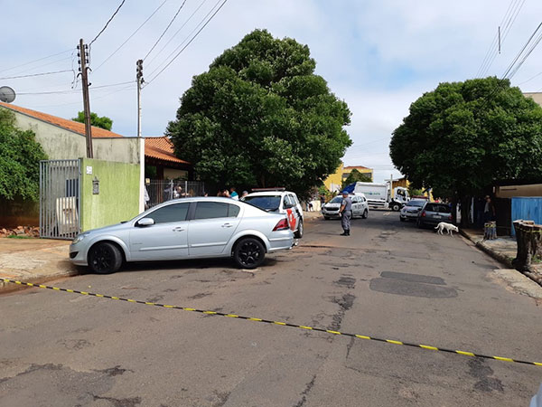 Divulgação - Perícia da Polícia Civil esteve no local e os policiais militares realizaram diligências para identificar a motivação do crime