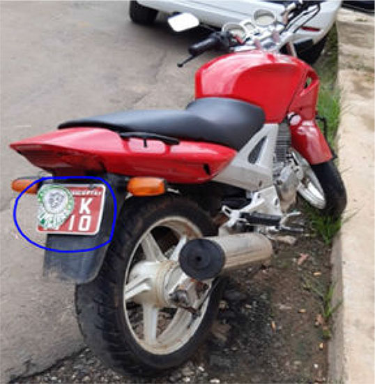 Divulgação - Motocicleta utilizada durante o assalto também foi identificada