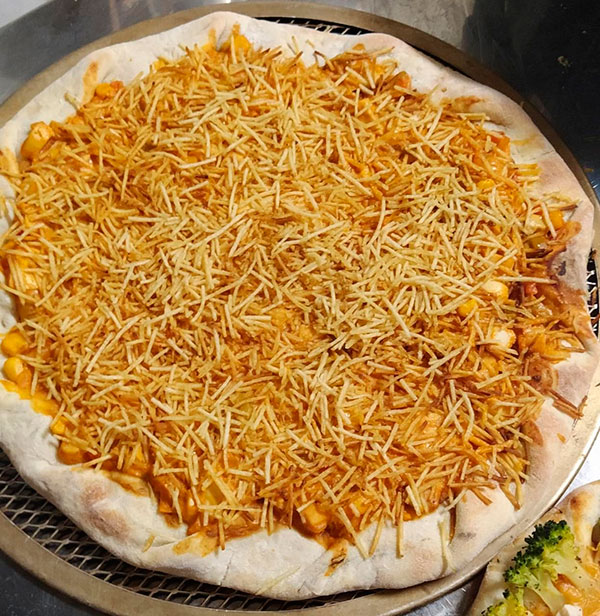 Pizza de strogonoff vegano, com massa sem lactose e sem colesterol!