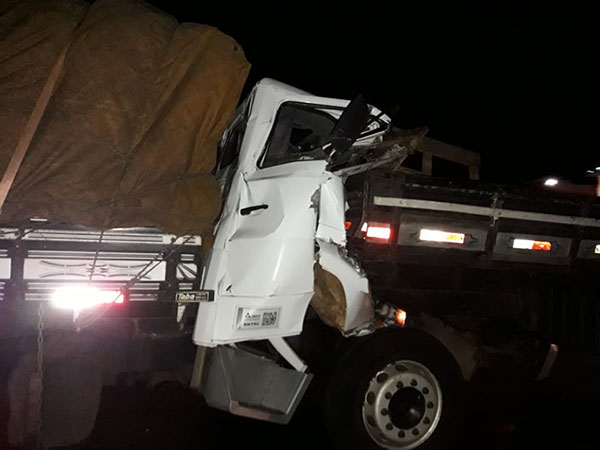 divulgação G1 - Motoristas morrem em acidente entre dois caminhões na rodovia Miguel Jubran