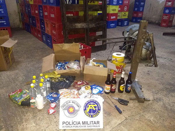 Divulgação PM - Trio foi preso em flagrante em um barracão na Vila São Luiz, em Ourinhos