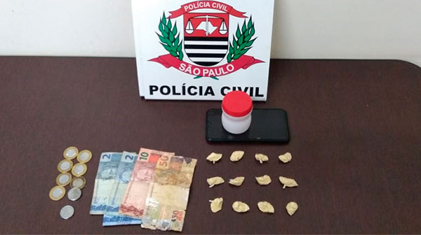 Divulgação - Drogas e dinheiro foram apreendidos durante ocorrência em Assis
