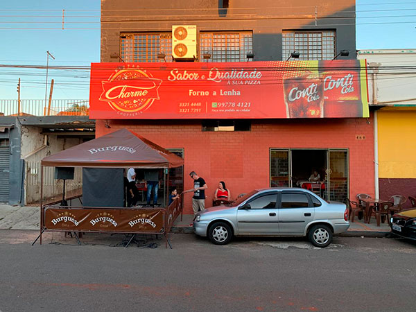 Pizzaria Charme agora é Brasiliana Pizzaria e Chopperia, localizada na Rua dos Comerciários, 460, em Assis