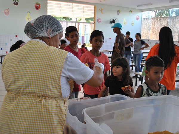 Divulgação - Unimed Assis fornece os alimentos e a Secretaria de Educação do município disponibiliza uma profissional merendeira para preparar as refeições