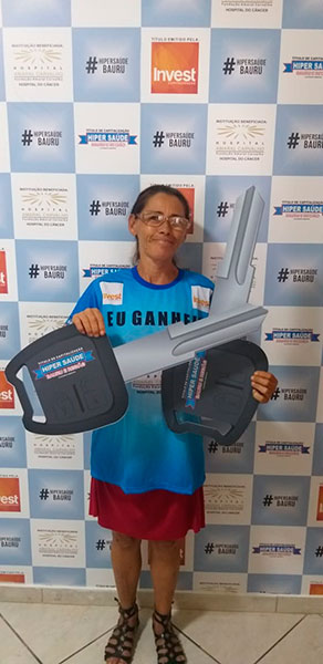 Divulgação - Sara Aparecida Santos Camargo foi sorteada e ganhou duas pick-ups FIAT TORO, avaliadas em R$185 mil