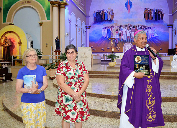 divulgação - O lançamento do livro ocorreu durante a missa pela Alma de Monsenhor Florianno