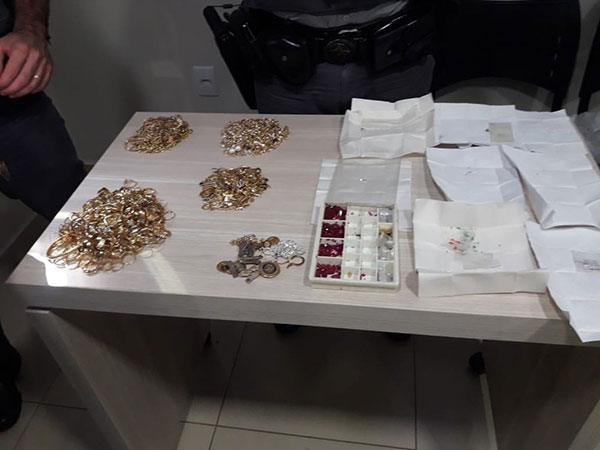 Divulgação - Homem foi preso com joias e pedras preciosas estimadas em meio milhão em rodovia de Jaú