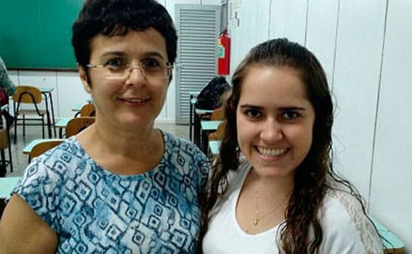 divulgação - Professora Mary Leiva de Faria com a ex-aluna Paula Consoli Ireno Franco