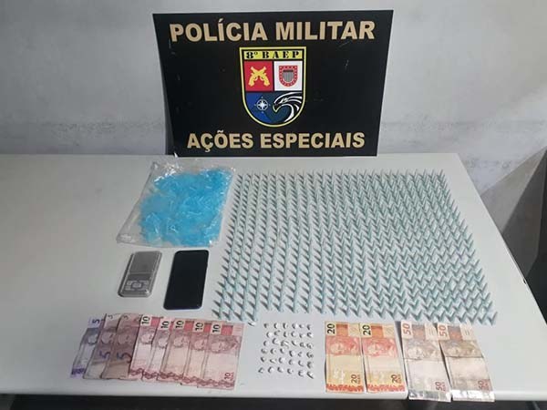 divulgação - Além das porções de cocaína foram apreendidas 37 porções de crack, 263 gramas de maconha e R$ 2 mil