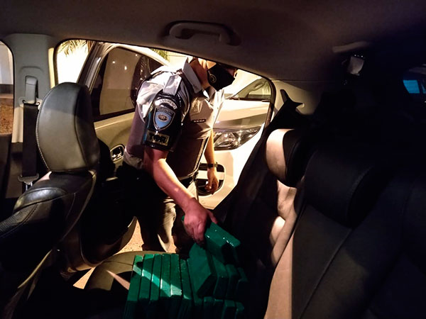 Divulgação PM Rodoviária - A droga estava escondida no porta malas e nos bancos traseiros do carro