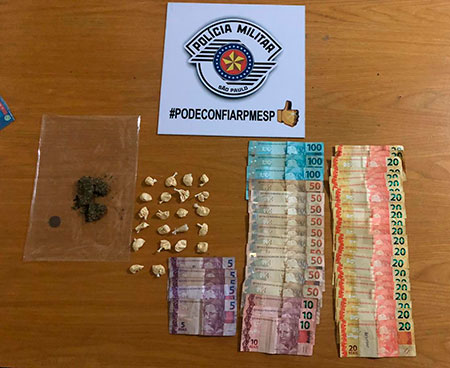Divulgação - Foram apreendidas 22 porções de cocaína, uma porção de maconha e a quantia de R$1.295,00