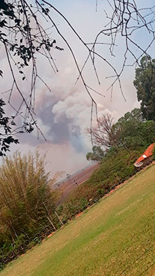 Divulgação - Moradores registraram o incêndio de várias partes da cidade