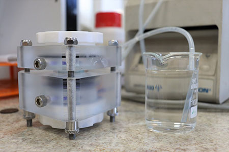 Divulgação - Nas próximas etapas do estudo a membrana será testada para degradar remédios e pesticidas presentes na água. Foto: Henrique Fontes - IQSC/USP