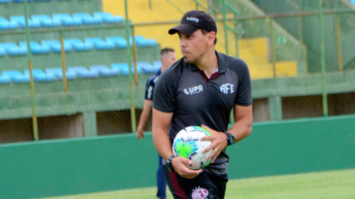 Divulgação - Douglas Marciotto Libonorio foi apresentado e segue com o Assisense na temporada