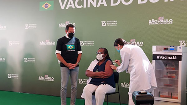 divulgação - Enfermeira de 54 anos, que atua na UTI do Instituto de Infectologia Emílio Ribas, foi a primeira pessoa, fora dos estudos clínicos, a ser vacinada contra a Covid-19 no país