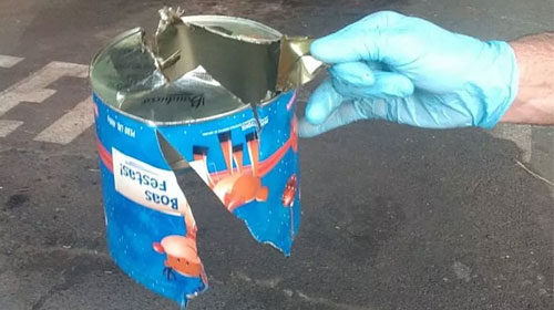Divulgação - Bombeiros retiraram a lata com ajuda de tesoura e alicate em Ibitinga - Foto: Corpo de Bombeiros/ Divulgação