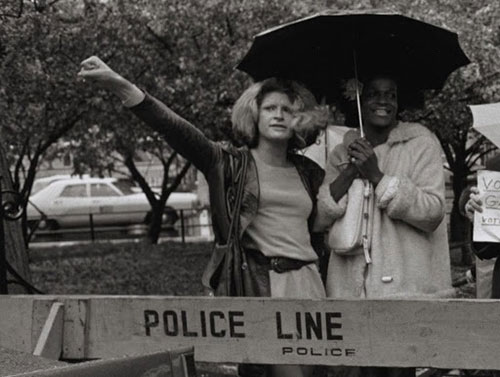 divulgação - Sylvia Rivera e Marsha P. Johnson durante manifestação pelos direitos civis