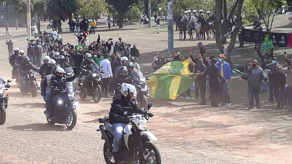 Emerson Sanchez/TV Fronteira - O presidente Jair Bolsonaro participa neste sábado (31) de um passeio de motociclistas em Presidente Prudente (SP) — Foto: Emerson Sanchez/TV Fronteira